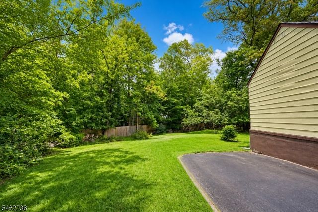 77 Independence Dr, Roselle Boro, NJ 07203