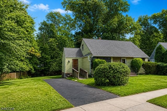 77 Independence Dr, Roselle Boro, NJ 07203