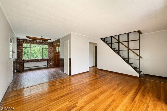 77 Independence Dr, Roselle Boro, NJ 07203