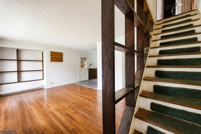 77 Independence Dr, Roselle Boro, NJ 07203