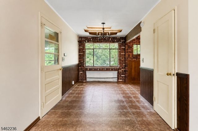 77 Independence Dr, Roselle Boro, NJ 07203