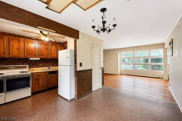 77 Independence Dr, Roselle Boro, NJ 07203