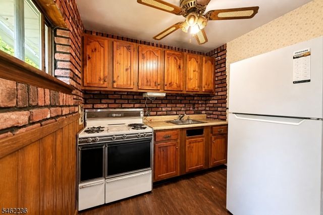 77 Independence Dr, Roselle Boro, NJ 07203