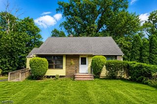 77 Independence Dr, Roselle Boro, NJ 07203