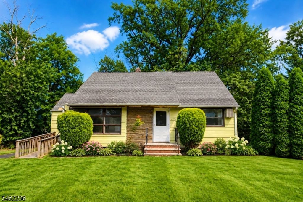 77 Independence Dr, Roselle Boro, NJ 07203 — photo 2