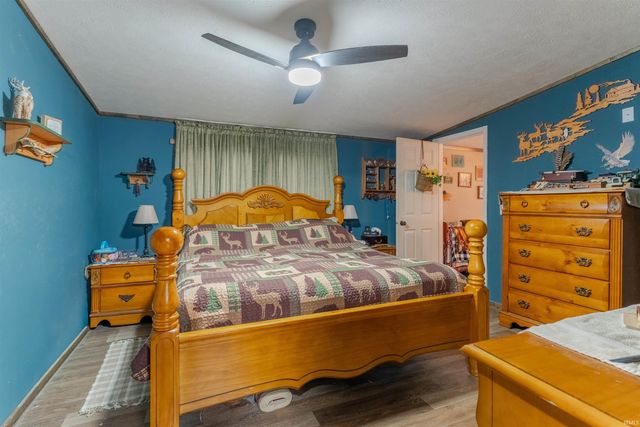 11443 S Whispering Pine Road, Huntingburg, IN 47542