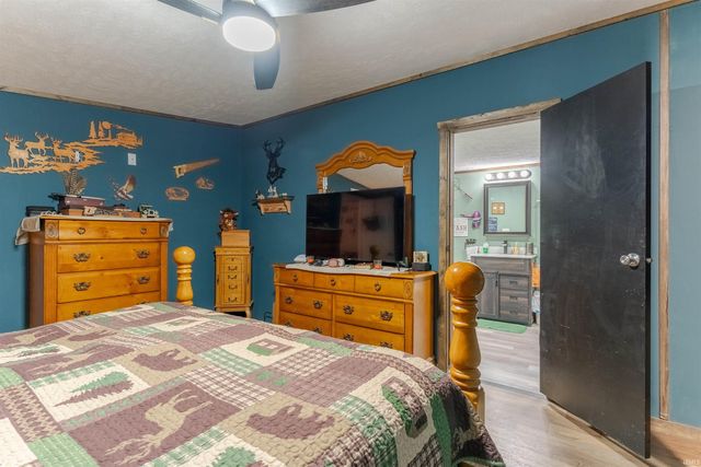 11443 S Whispering Pine Road, Huntingburg, IN 47542