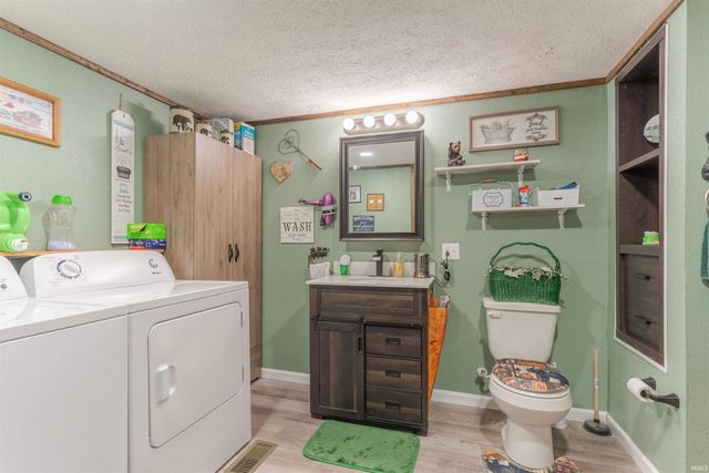 11443 S Whispering Pine Road, Huntingburg, IN 47542