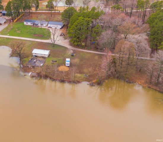 11443 S Whispering Pine Road, Huntingburg, IN 47542