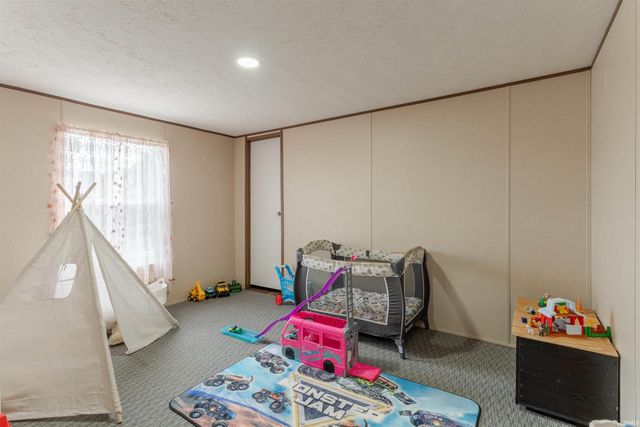 11443 S Whispering Pine Road, Huntingburg, IN 47542