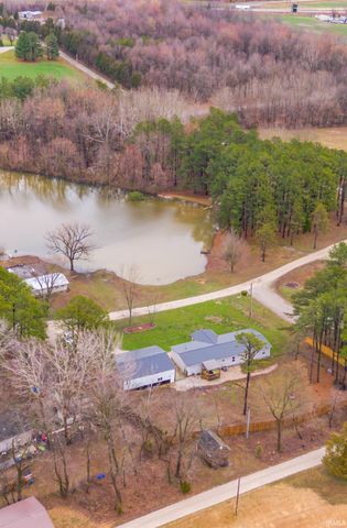 11443 S Whispering Pine Road, Huntingburg, IN 47542