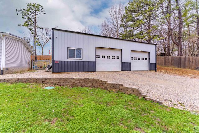 11443 S Whispering Pine Road, Huntingburg, IN 47542