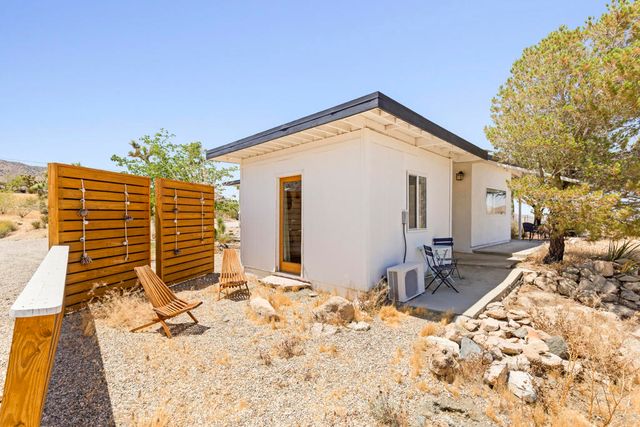 8669 Via Rocosa Road, Joshua Tree, CA 92252