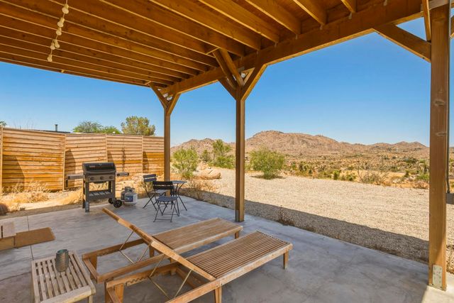 8669 Via Rocosa Road, Joshua Tree, CA 92252