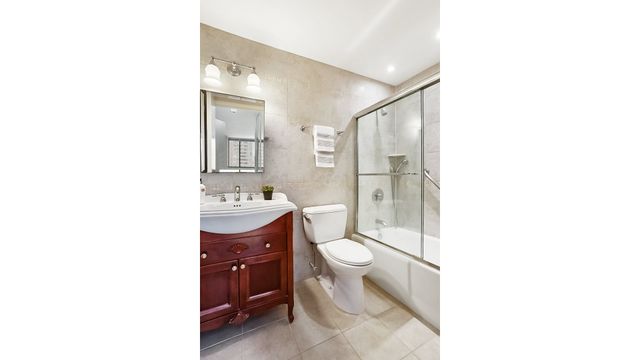 245 E 93rd St Apt 22G, New York City, NY 10128