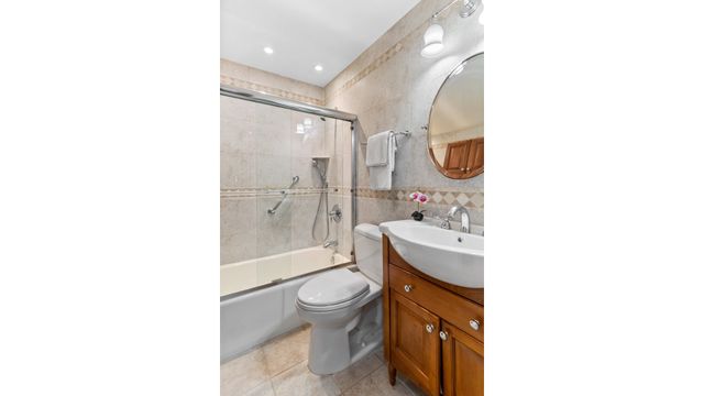 245 E 93rd St Apt 22G, New York City, NY 10128