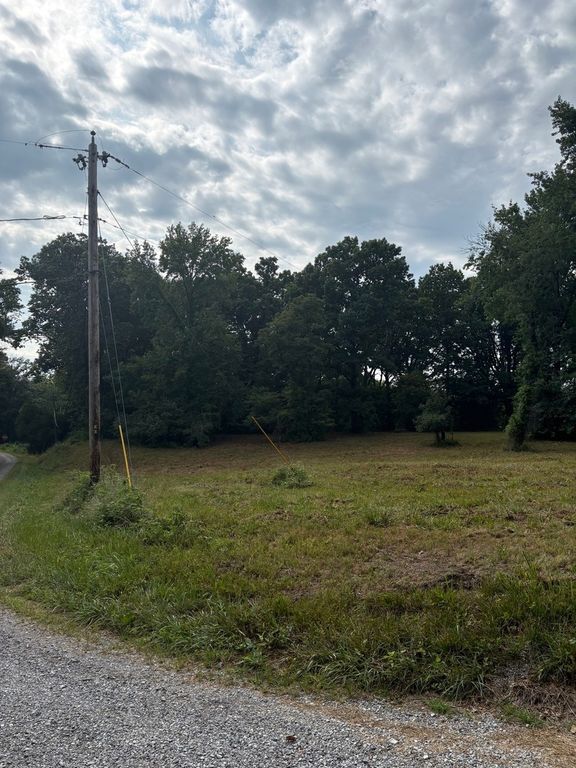 Image 11 of property listing at 000 N Tolle Lane, Mt Vernon, IL 62864