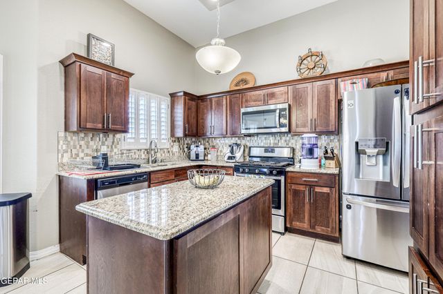 6068 RIVET Place, El Paso, TX 79932