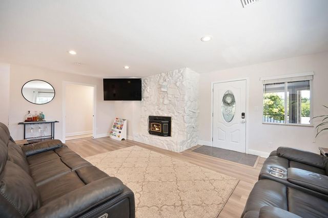 737 Cresta Ct, El Dorado Hills, CA 95762