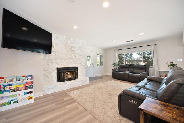 737 Cresta Ct, El Dorado Hills, CA 95762