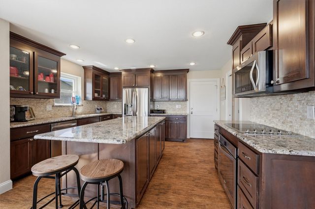 519 Kiowa Drive W, Lake Kiowa, TX 76240