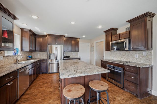 519 Kiowa Drive W, Lake Kiowa, TX 76240