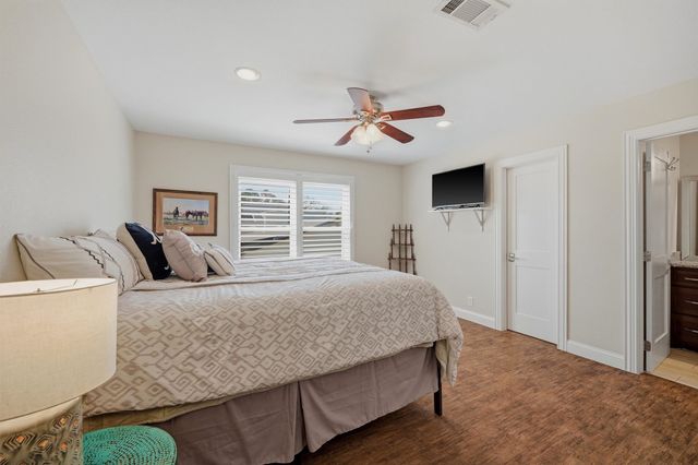 519 Kiowa Drive W, Lake Kiowa, TX 76240