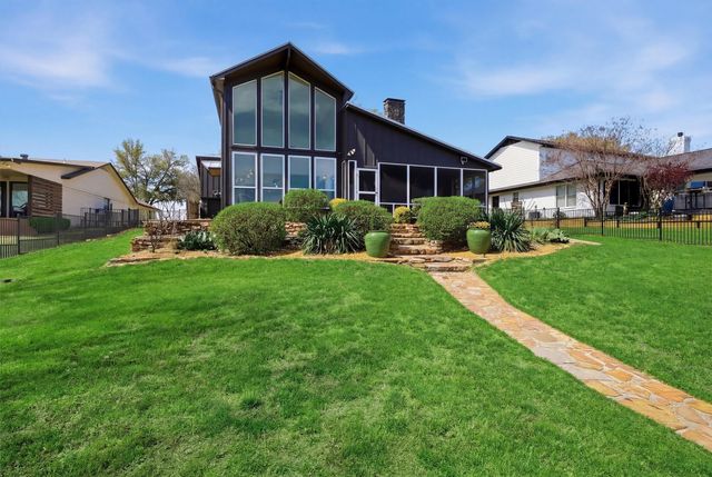 519 Kiowa Drive W, Lake Kiowa, TX 76240