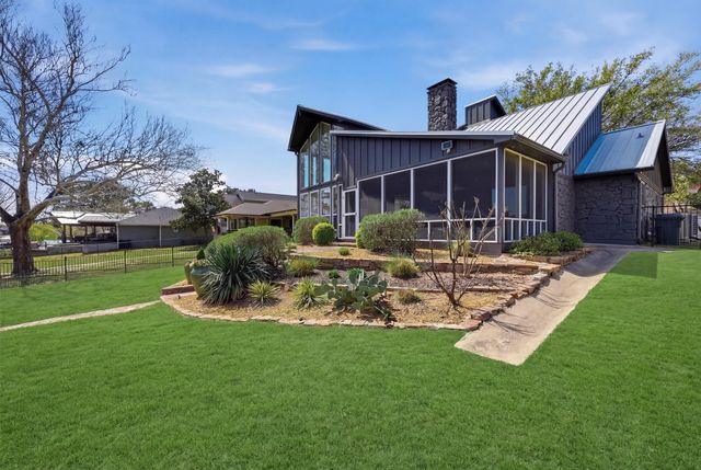 519 Kiowa Drive W, Lake Kiowa, TX 76240