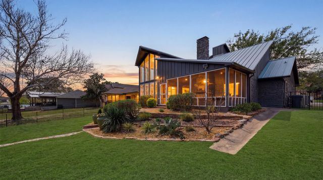 519 Kiowa Drive W, Lake Kiowa, TX 76240