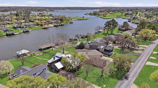 519 Kiowa Drive W, Lake Kiowa, TX 76240