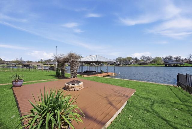 519 Kiowa Drive W, Lake Kiowa, TX 76240