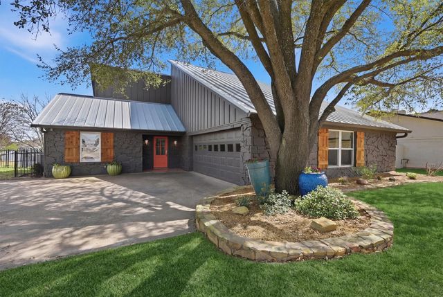 519 Kiowa Drive W, Lake Kiowa, TX 76240