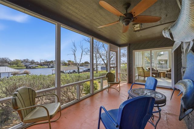 519 Kiowa Drive W, Lake Kiowa, TX 76240