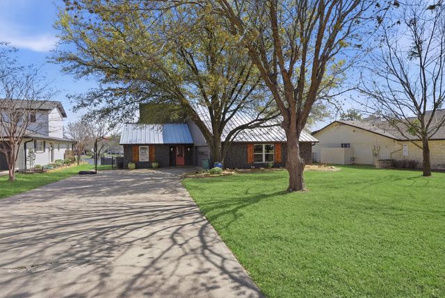 519 Kiowa Drive W, Lake Kiowa, TX 76240