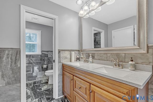 406 Windmere Dr, Colonial Heights, VA 23834