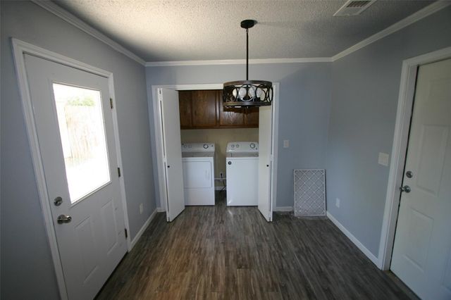 10712 Sunny LN, Jonestown, TX 78645