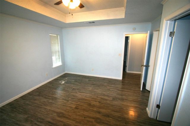 10712 Sunny LN, Jonestown, TX 78645
