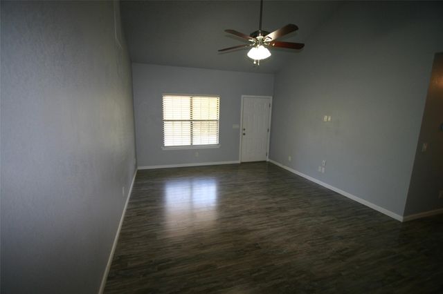 10712 Sunny LN, Jonestown, TX 78645