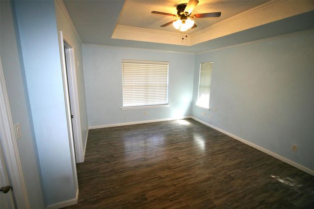10712 Sunny LN, Jonestown, TX 78645