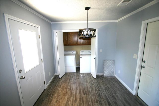 10712 Sunny LN, Jonestown, TX 78645