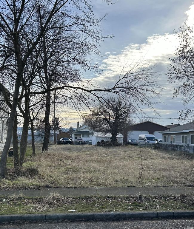 1924 E Sharp Ave, Spokane, WA 99202