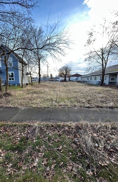 1924 E Sharp Ave, Spokane, WA 99202 photo 2