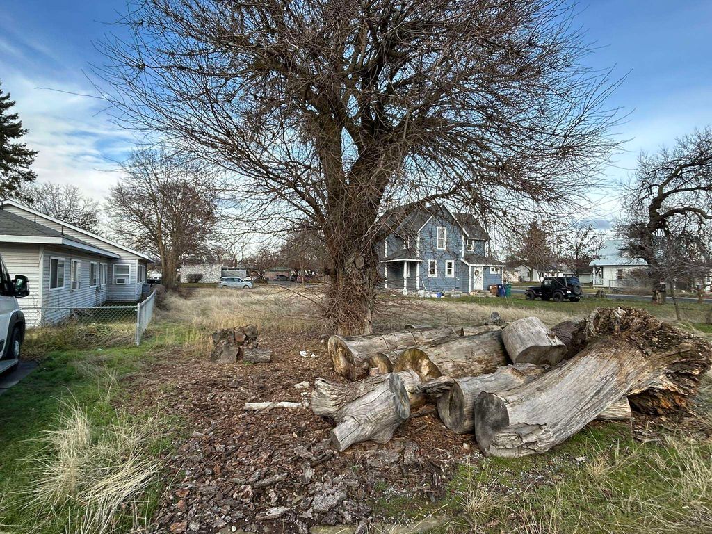 1924 E Sharp Ave, Spokane, WA 99202 photo 8