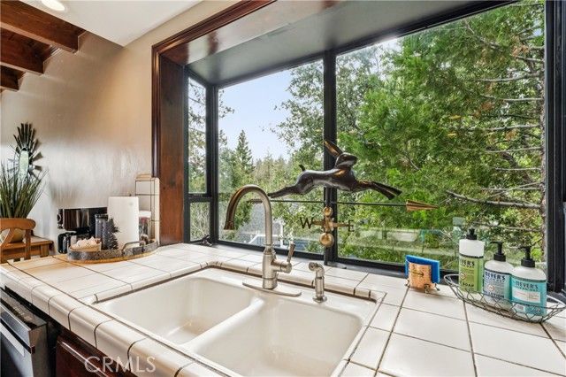 892 Nadelhorn Drive, Lake Arrowhead, CA 92352