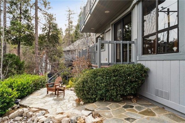 892 Nadelhorn Drive, Lake Arrowhead, CA 92352
