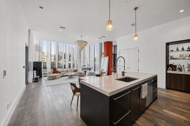 2200 Victory Avenue 502, Dallas, TX 75219