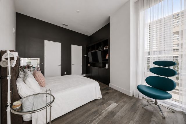 2200 Victory Avenue 502, Dallas, TX 75219