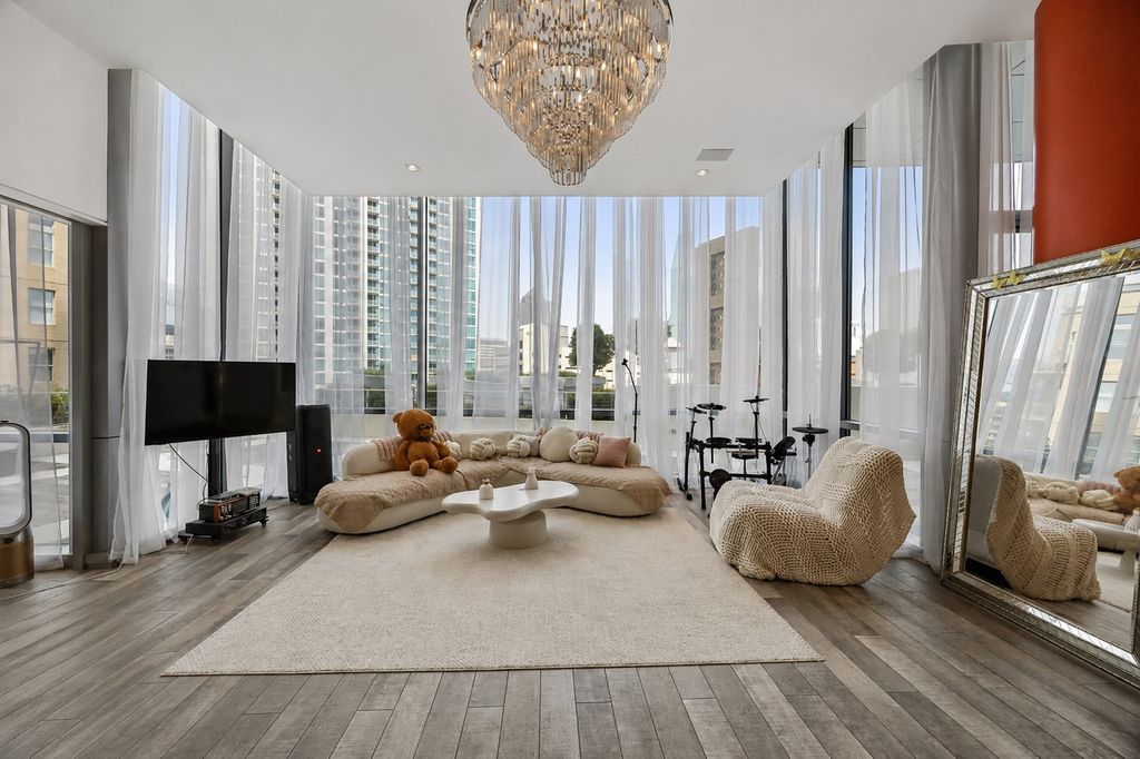 2200 Victory Avenue 502, Dallas, TX 75219