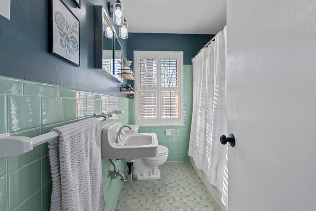 371 N MENDENHALL RD, Memphis, TN 38117